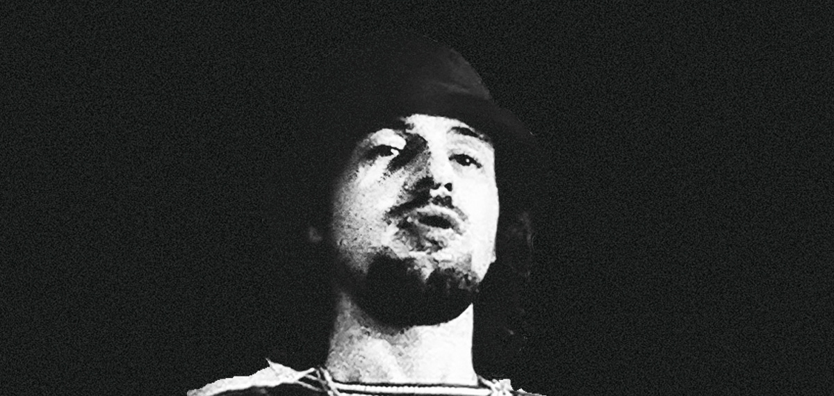 artist faces blabbermouf